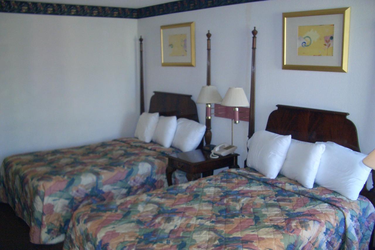 Regency Inn Of نابرفيل المظهر الخارجي الصورة