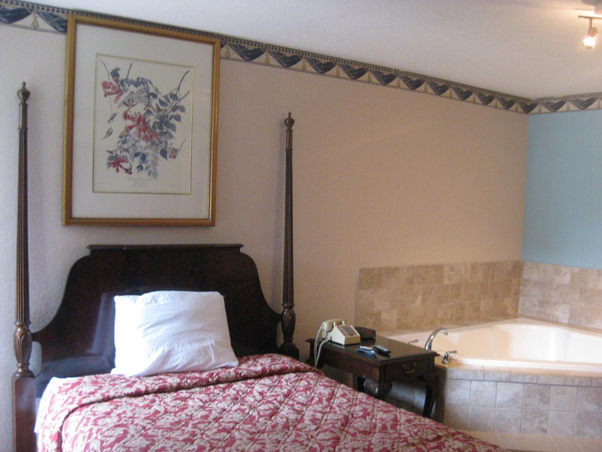 Regency Inn Of نابرفيل المظهر الخارجي الصورة