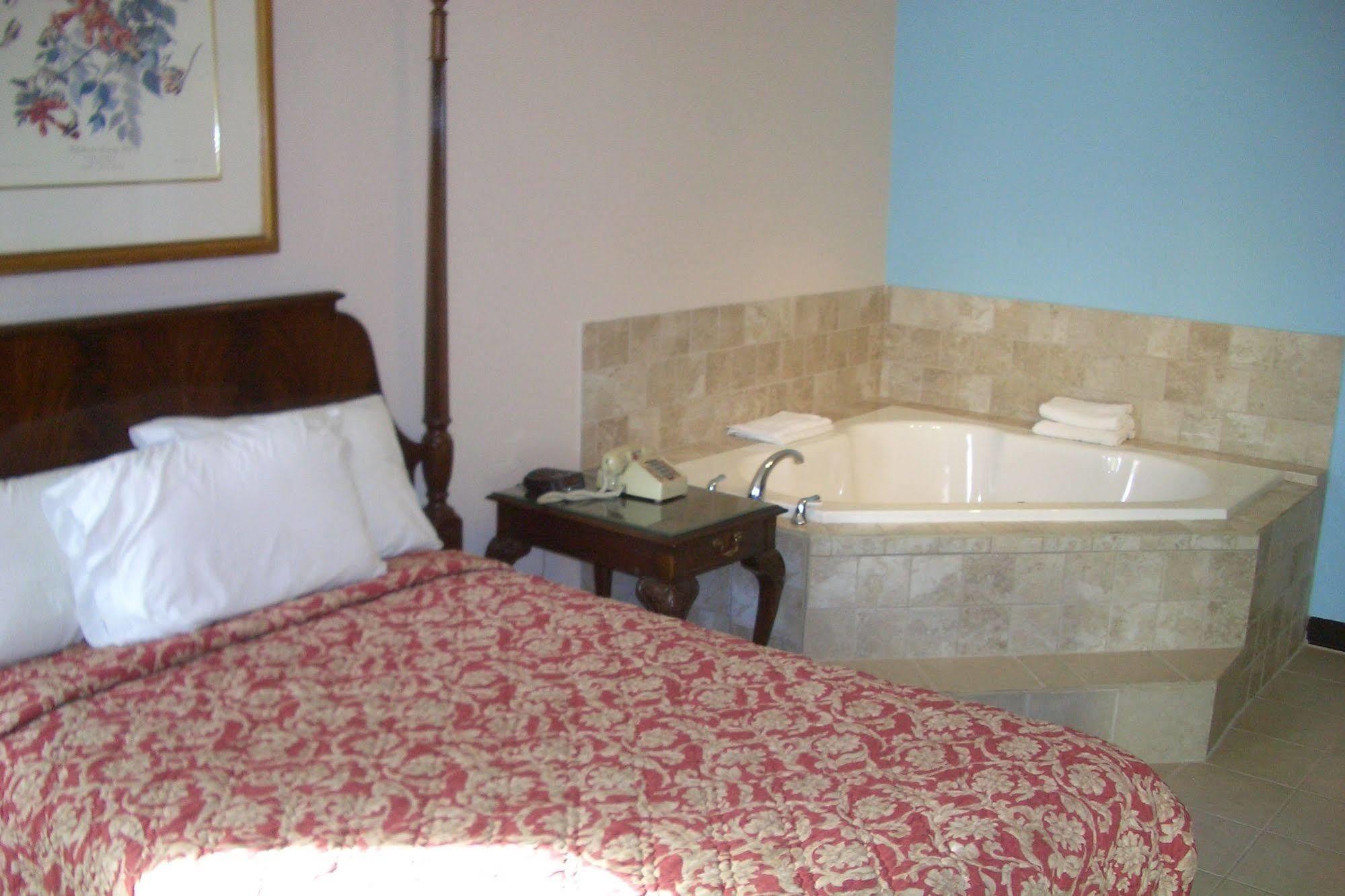 Regency Inn Of نابرفيل المظهر الخارجي الصورة