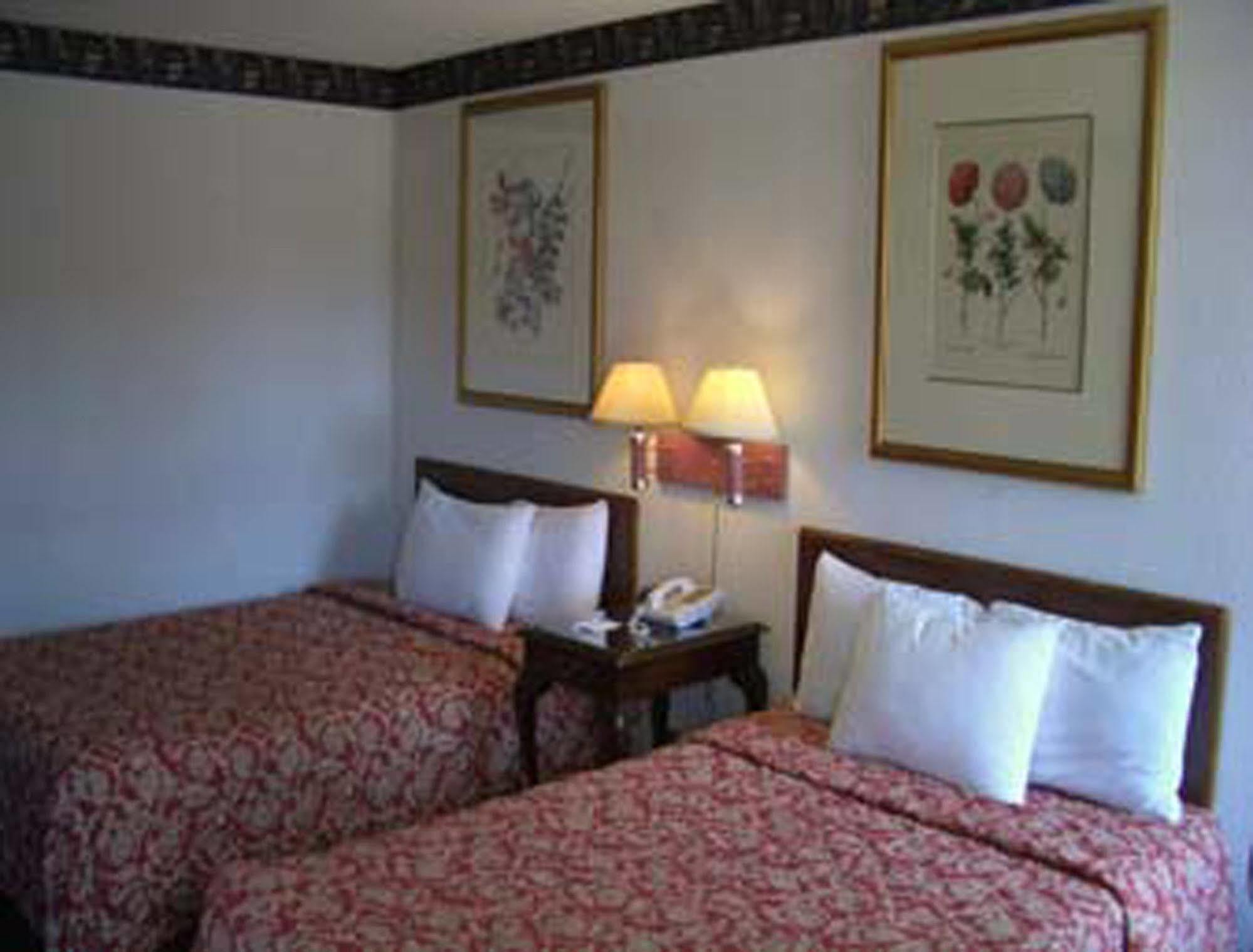 Regency Inn Of نابرفيل المظهر الخارجي الصورة